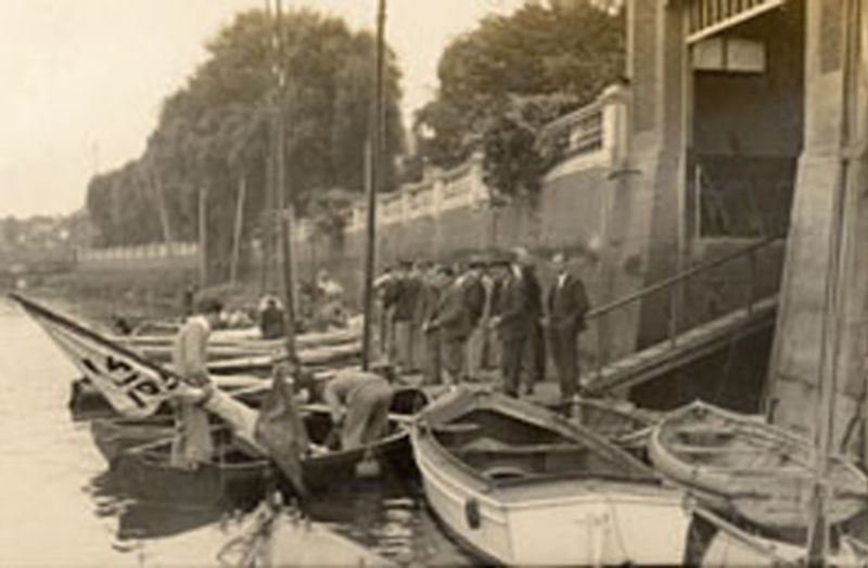 Historic clubhouse and Thames view